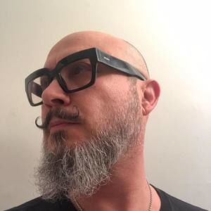 Meet your Posher, Manolis